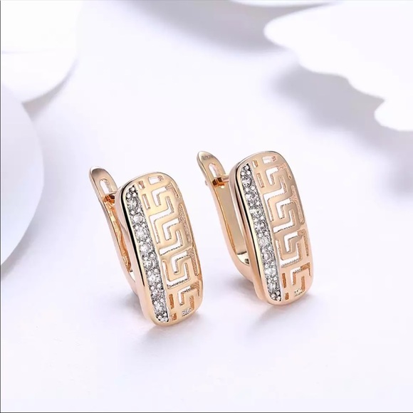 New 18K Gold Plated Hoop Earrings - Picture 2 of 5